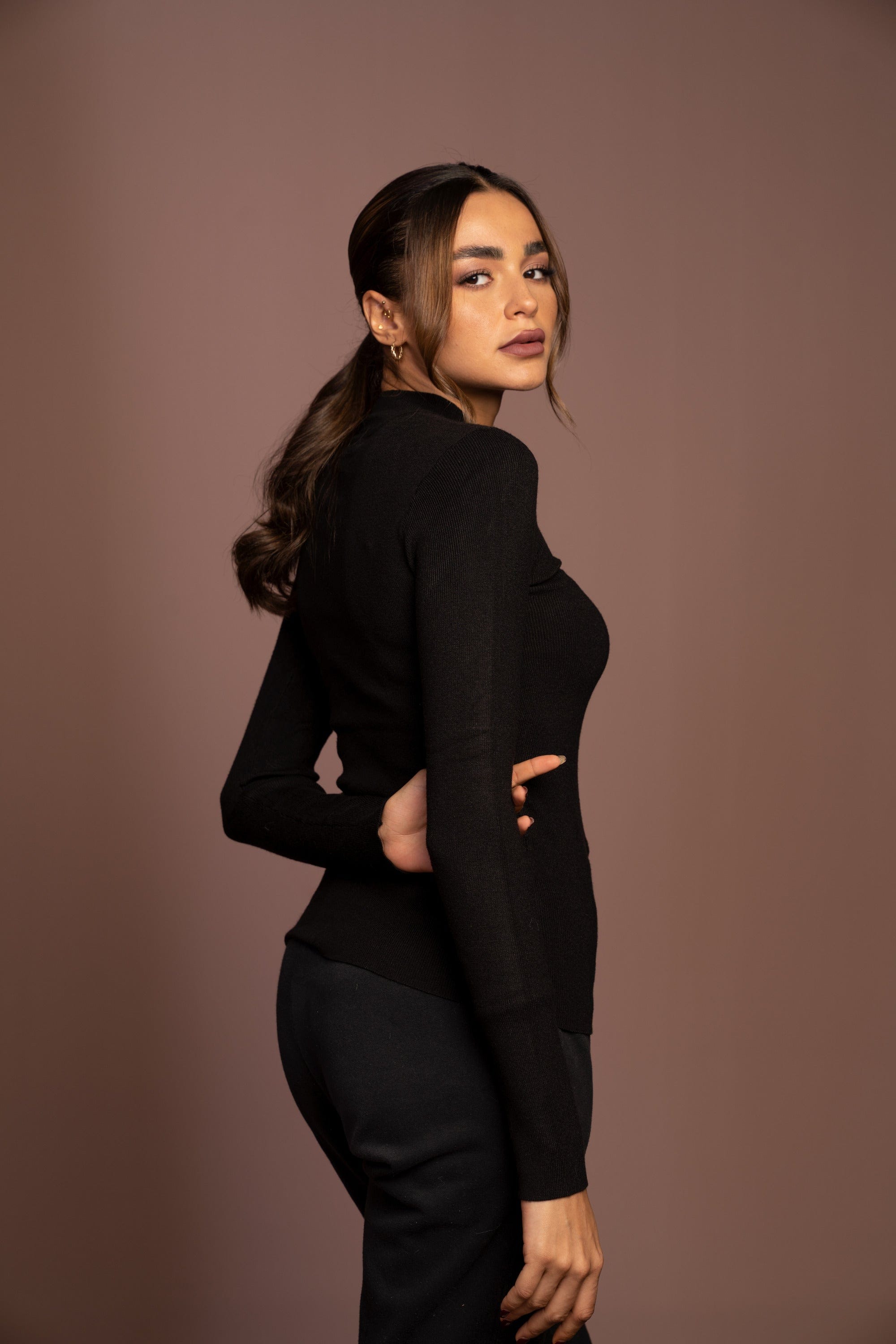 نتشي بلوزة شتوية نسائية بنص رقبة