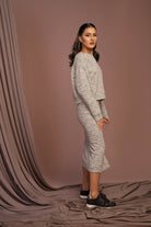 نتشي بلوزة نص بطن نسائية بأكمام طويلة