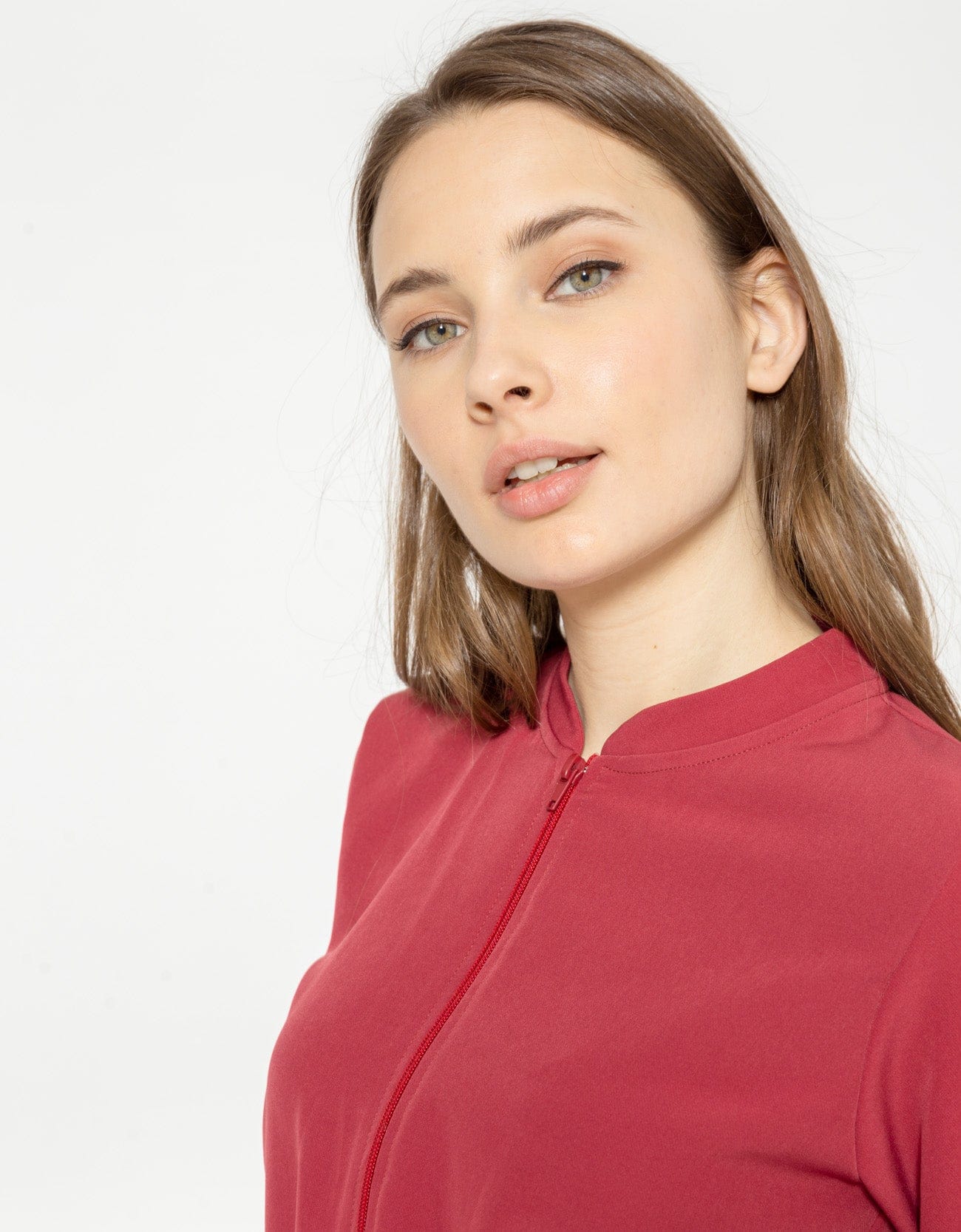 شانا جاكيت قصير سادة بسحاب كم طويل شيري