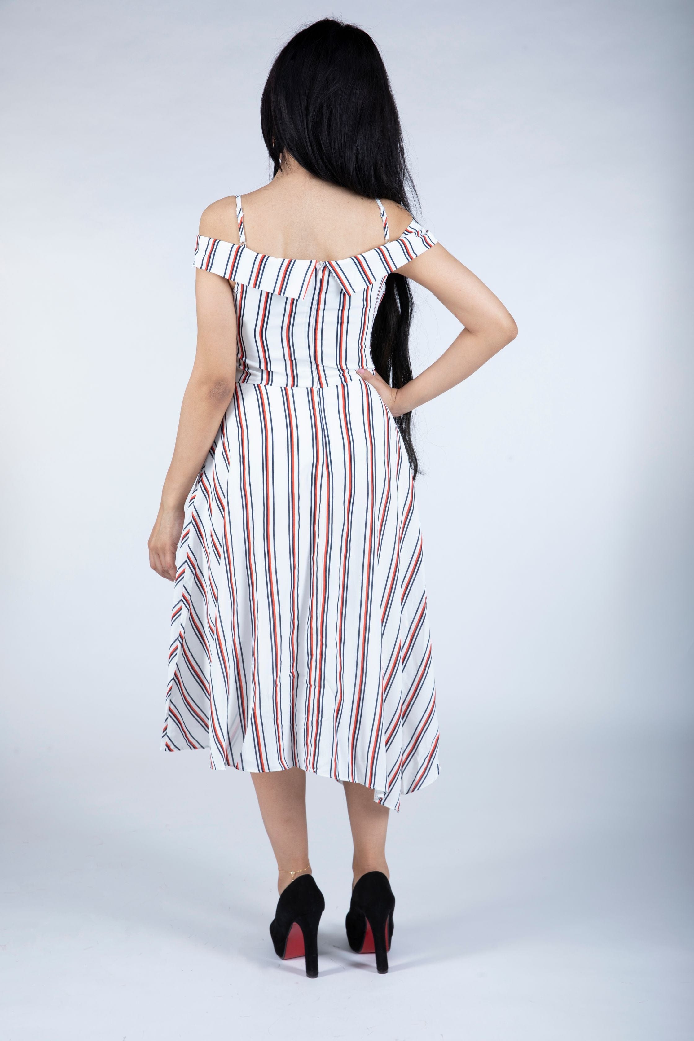 نتشي فستان ميدي مخطط بالطول برباط بأزرار أمامية بأكمام قصيرة