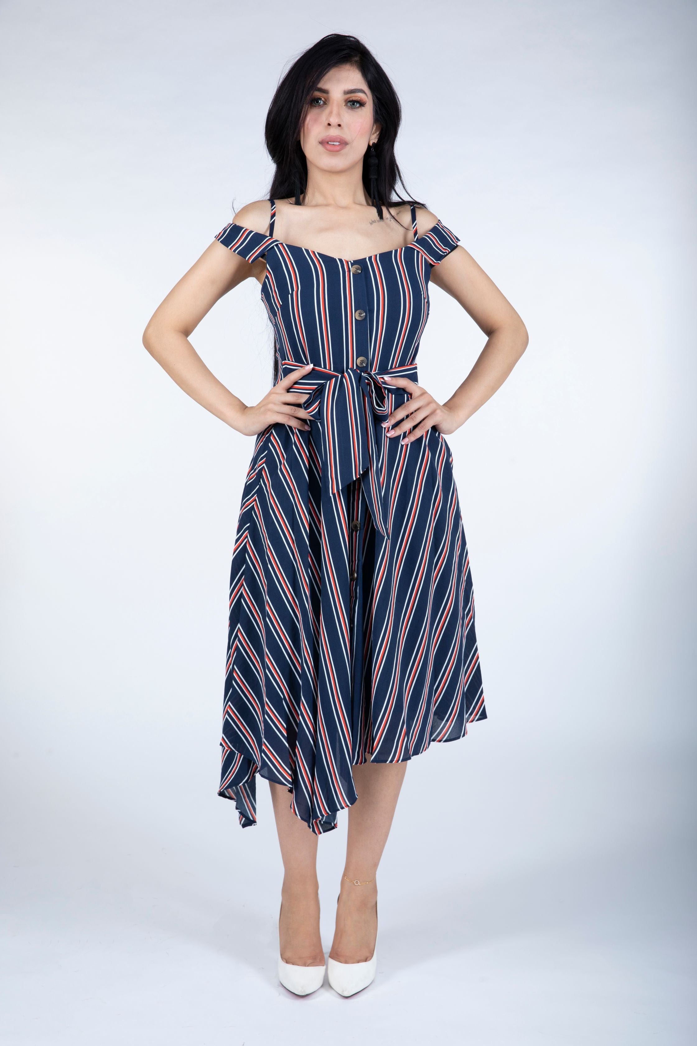 نتشي فستان ميدي مخطط بالطول برباط بأزرار أمامية بأكمام قصيرة