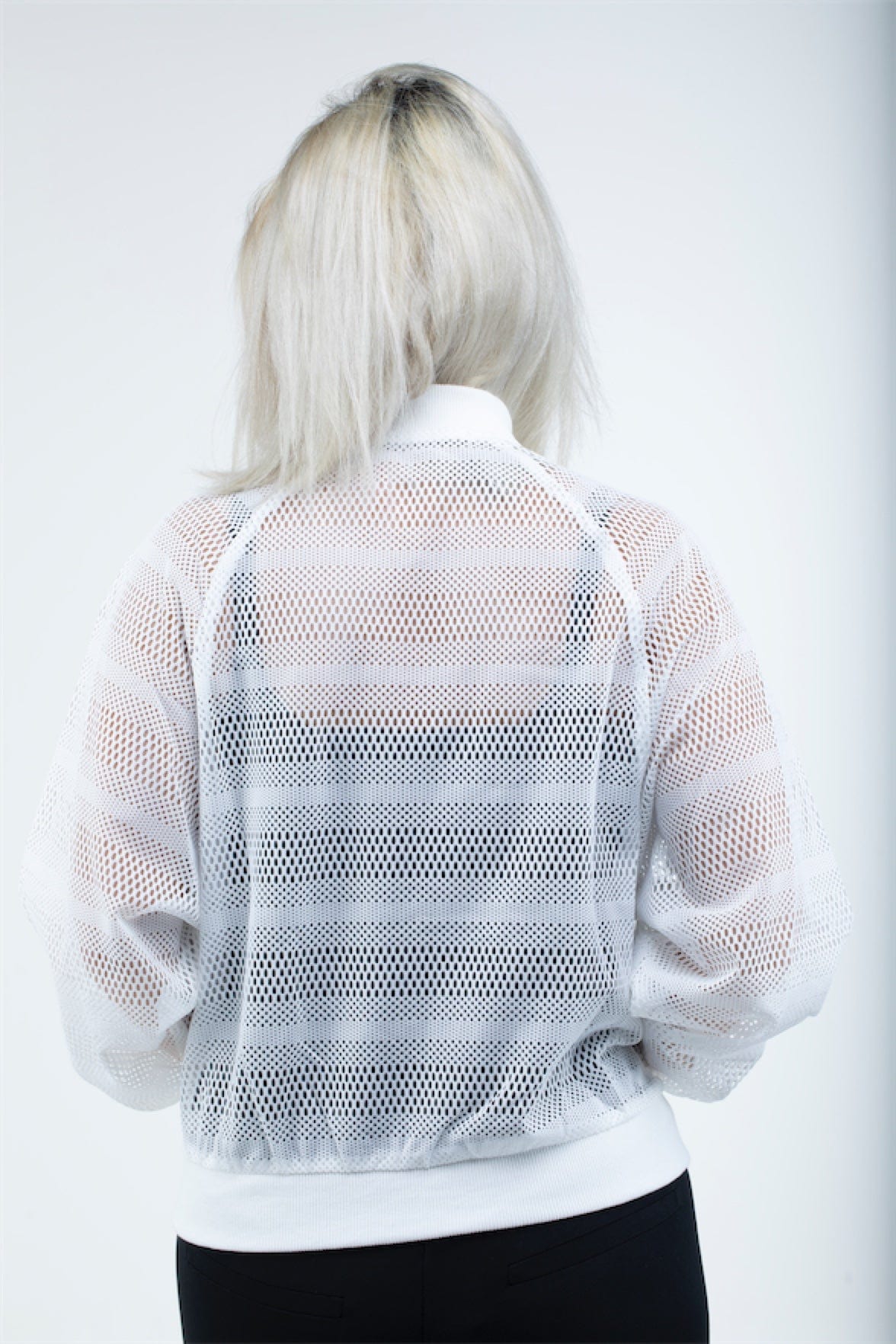 كيتشن سترة مخرمة بسحاب وجيوب أمامية كم طويل