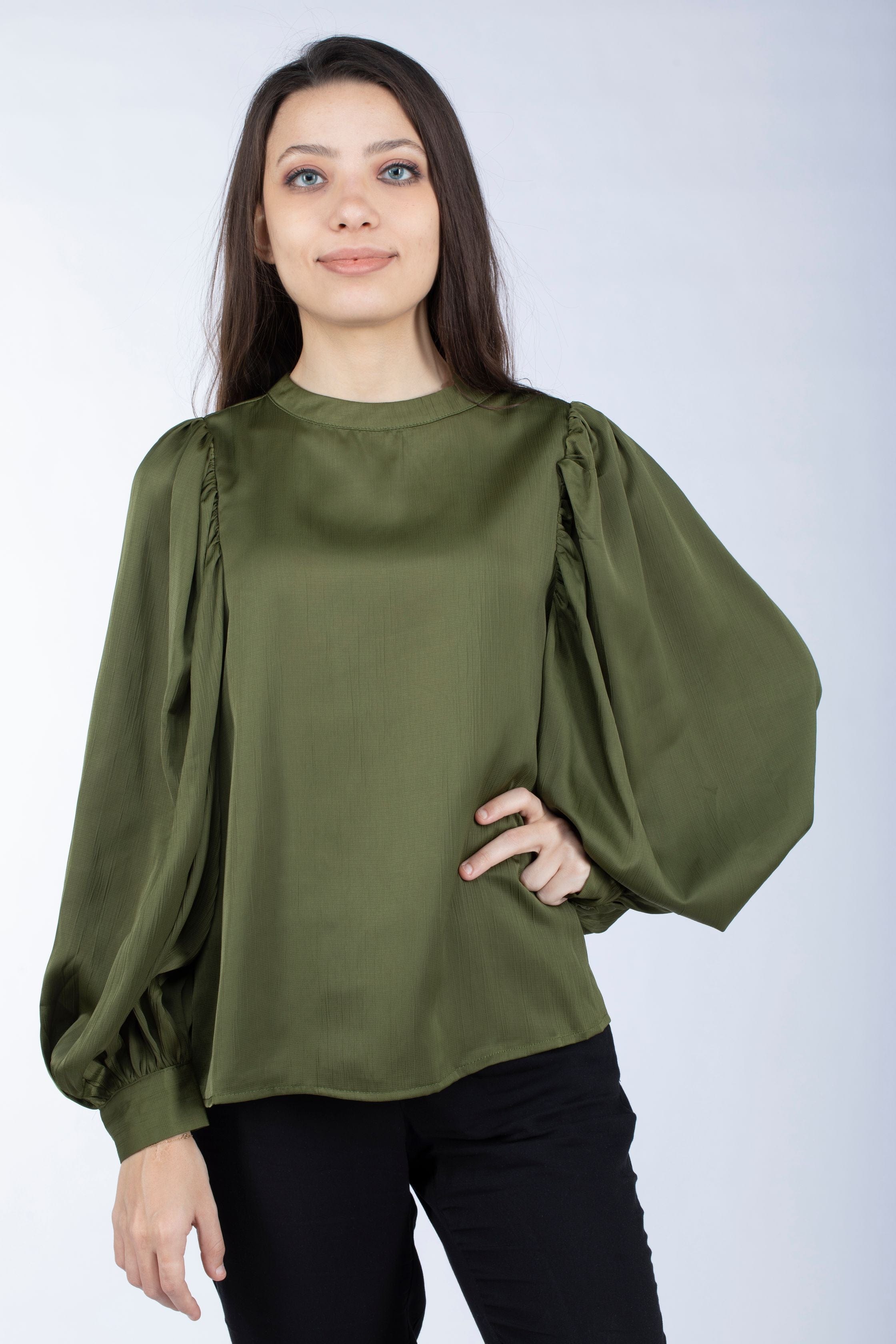 نتشي بلوزة اوفر سايز بأكمام منفوخة