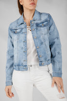 ميكا سترة جينز بأزرار أمامية وجيوب بأكمام طويلة أزرق