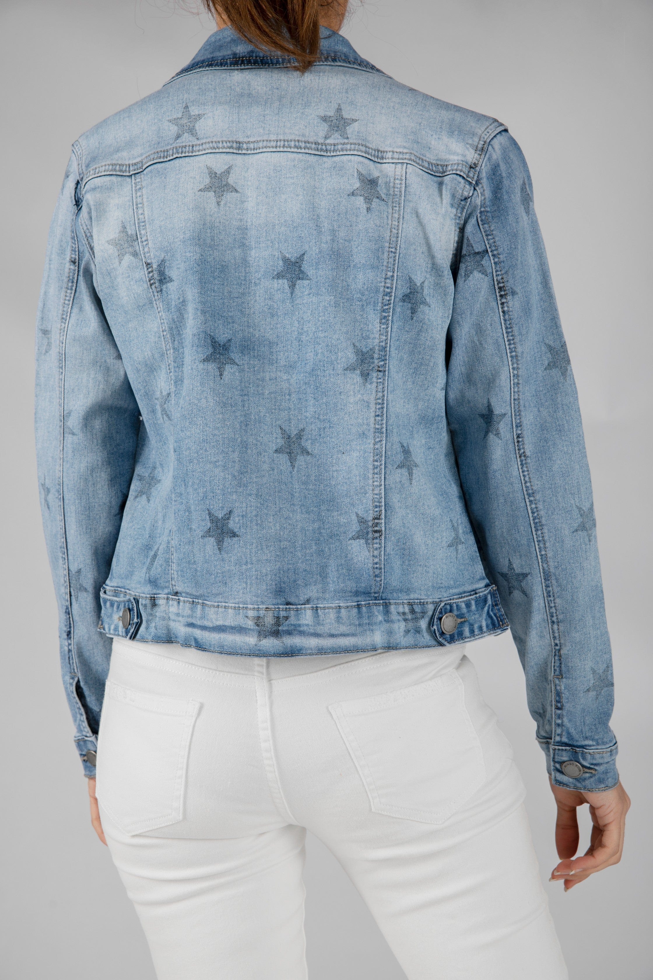 ميكا سترة جينز بأزرار أمامية وجيوب بأكمام طويلة أزرق