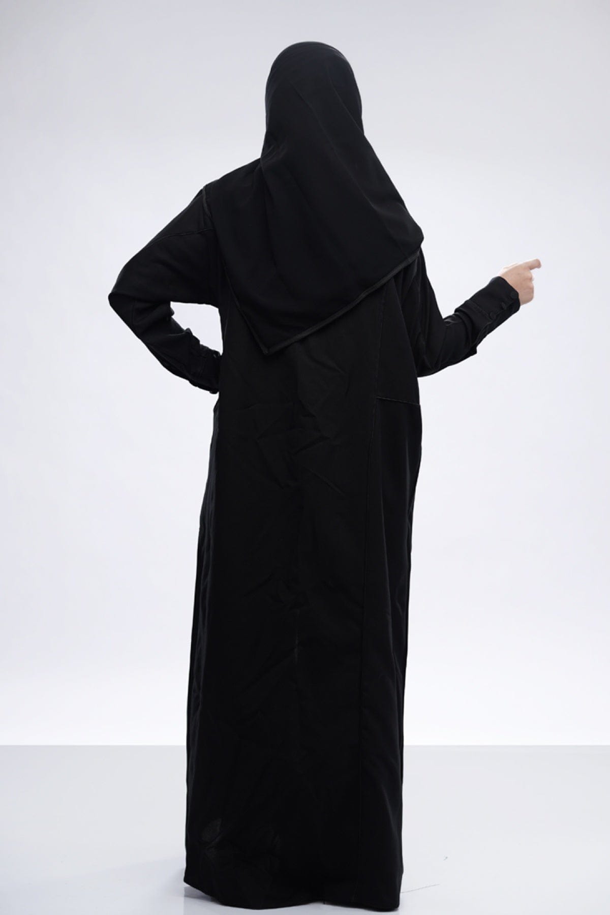 جوهرة عباية كتان طويلة سوداء بجيوب أمامية كم طويل أسود