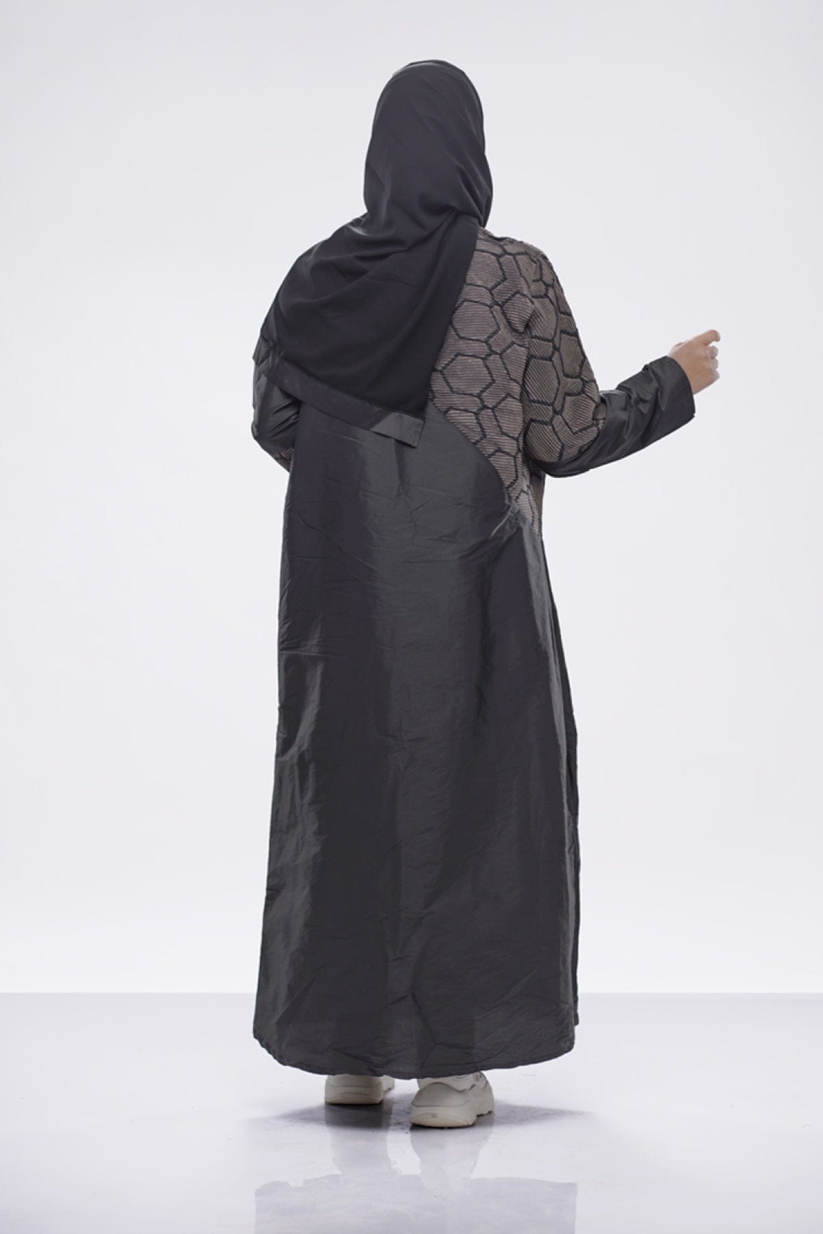 جوهرة عباية قماش شانتون كلاسيكية واسعة أسود