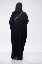 جوهرة عباية أكمام ضيقة كتان موديل بشت بكلفة ملونة أسود