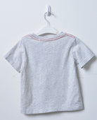 جينجرسنابس تيشيرت قطني بطبعة أمامية نص كم ولادي رمادي فاتح