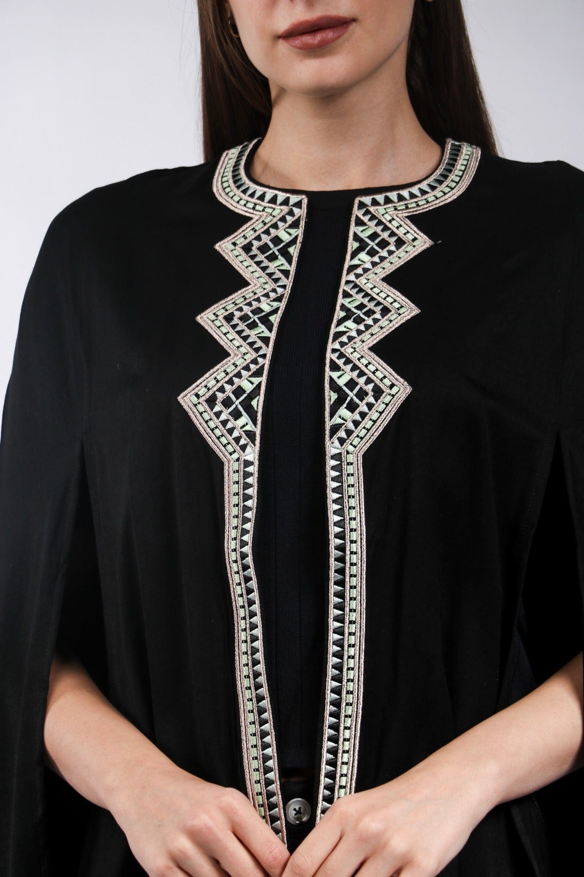 ديامانتين كاب مطرز مزين من الأمام 3/4 كم مفتوح من الجوانب أسود