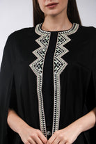 ديامانتين كاب مطرز مزين من الأمام 3/4 كم مفتوح من الجوانب أسود