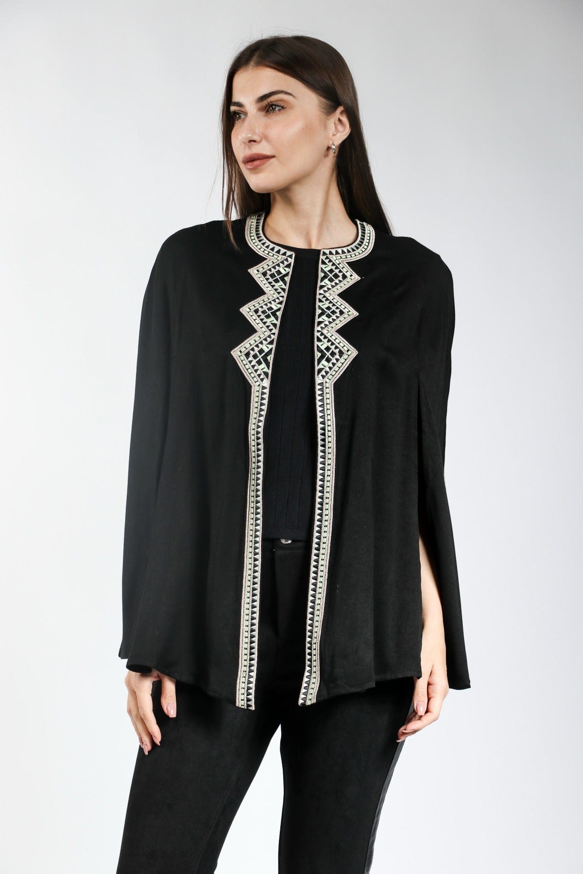 ديامانتين كاب مطرز مزين من الأمام 3/4 كم مفتوح من الجوانب أسود