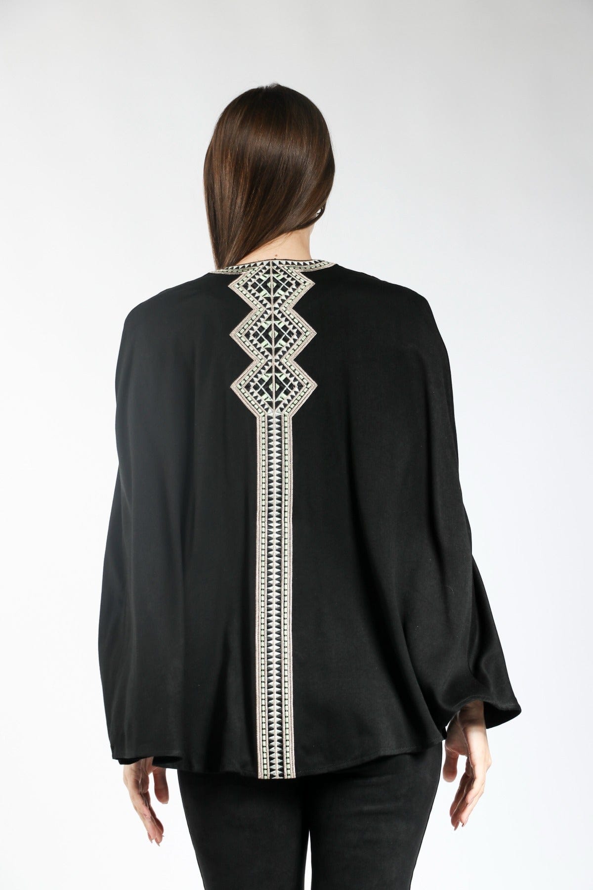 ديامانتين كاب مطرز مزين من الأمام 3/4 كم مفتوح من الجوانب أسود