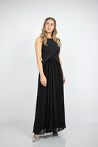 نتشي فستان طويل ببروش على الكتف وفتحة ظهر بدون كم أسود