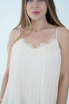 نتشي تانك توب بليسية مزين بدانتيل