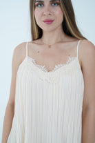 نتشي تانك توب بليسية مزين بدانتيل