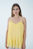 نتشي تانك توب بليسية مزين بدانتيل