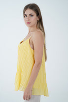 نتشي تانك توب بليسية مزين بدانتيل