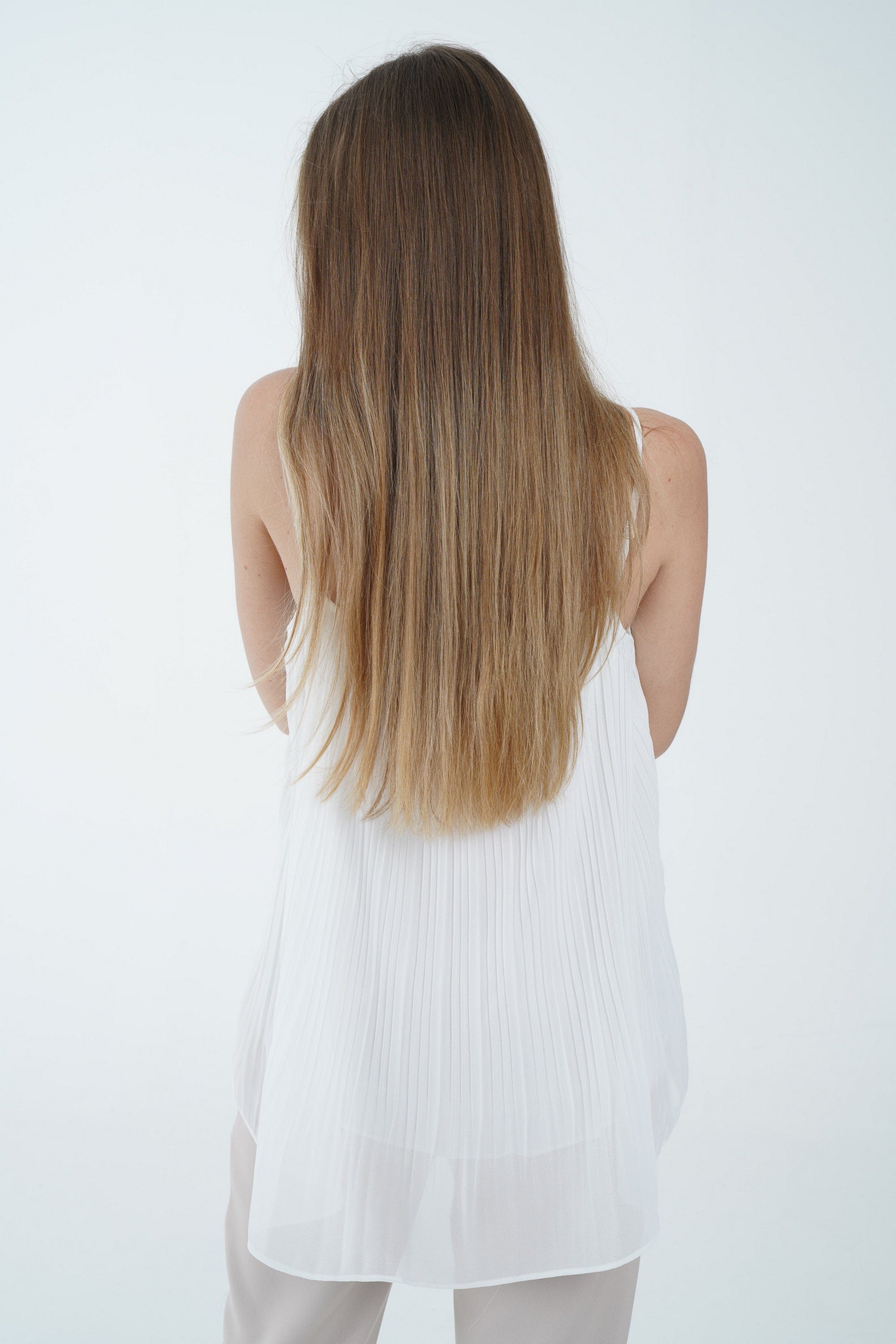 نتشي تانك توب بليسية مزين بدانتيل