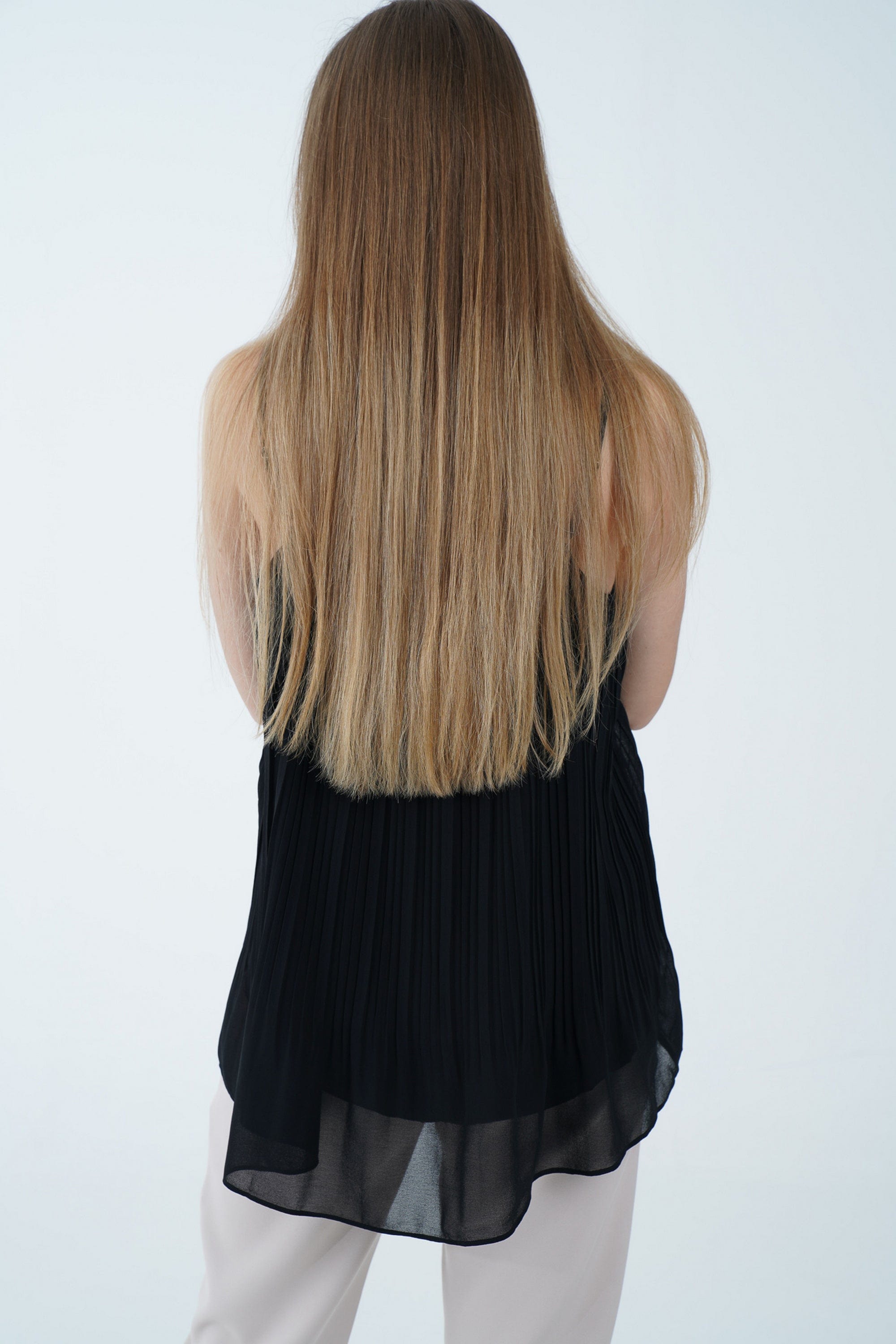 نتشي تانك توب بليسية مزين بدانتيل