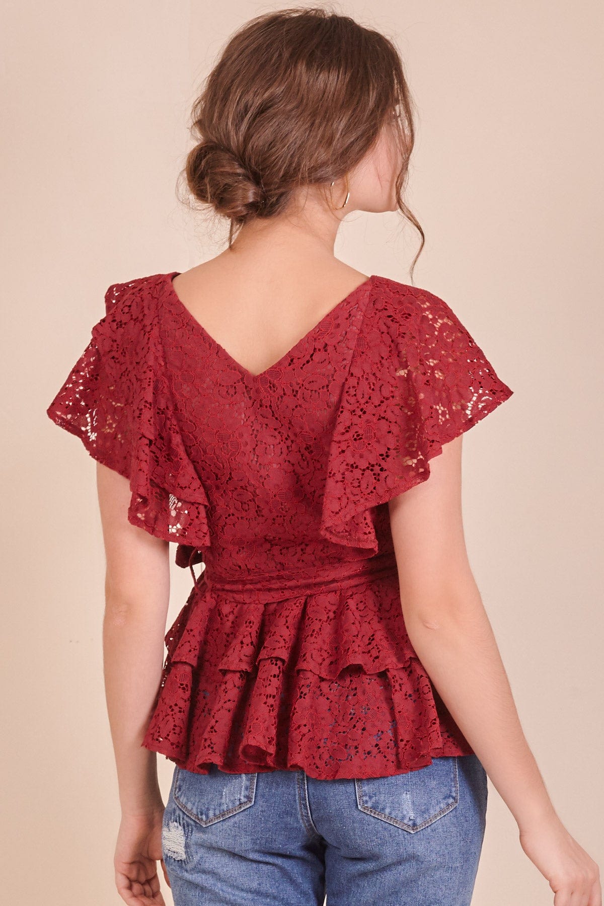 دريسنج بولا بلوزة مكشكشة دانتيل لف كم قصير مكشكش نسائي مارون