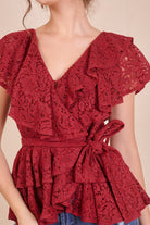 دريسنج بولا بلوزة مكشكشة دانتيل لف كم قصير مكشكش نسائي مارون