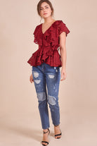 دريسنج بولا بلوزة مكشكشة دانتيل لف كم قصير مكشكش نسائي مارون