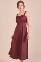 دريسنج بولا فستان ميدي سادة حمالات بربطة على الصدر مارون