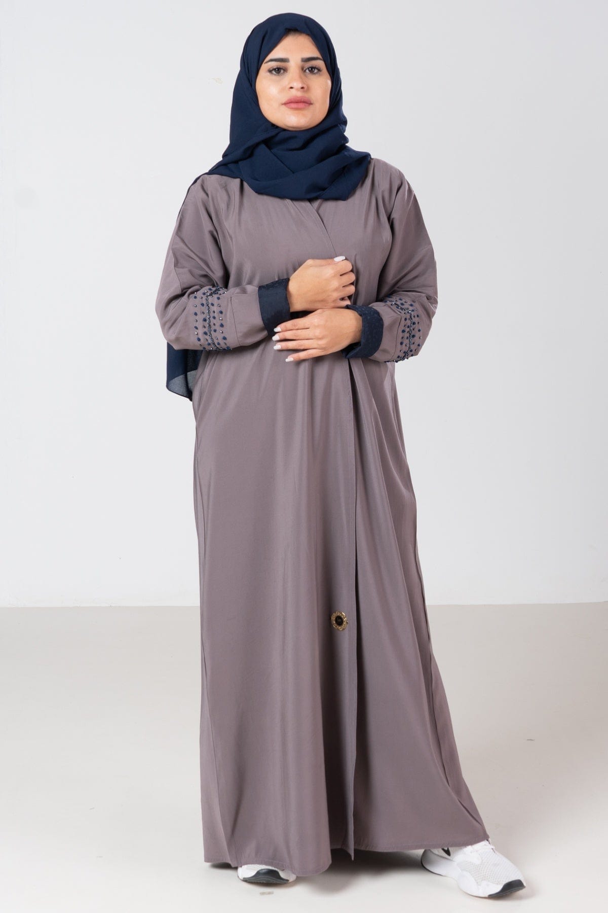 جوهرة عباية ملونة كم طويل مطرز وردي فاتح