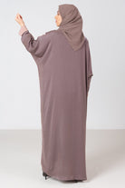 جوهرة عباية كلاسيك حرير مغسول مخططة بطريز كم طويل وردي فاتح