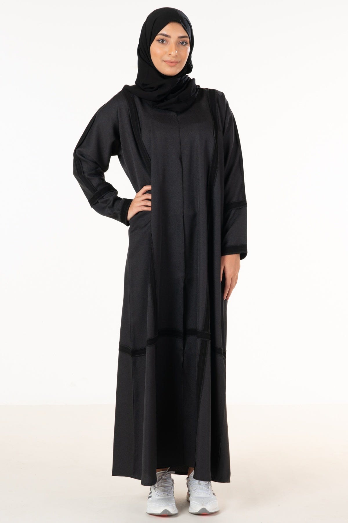 جوهرة عباية كتان كلاسيك بتصميم ملكي مميز أسود