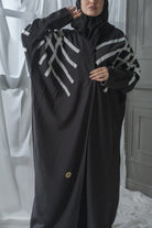 جوهرة عباية بشت كتان بتدخيلات قماش أسود