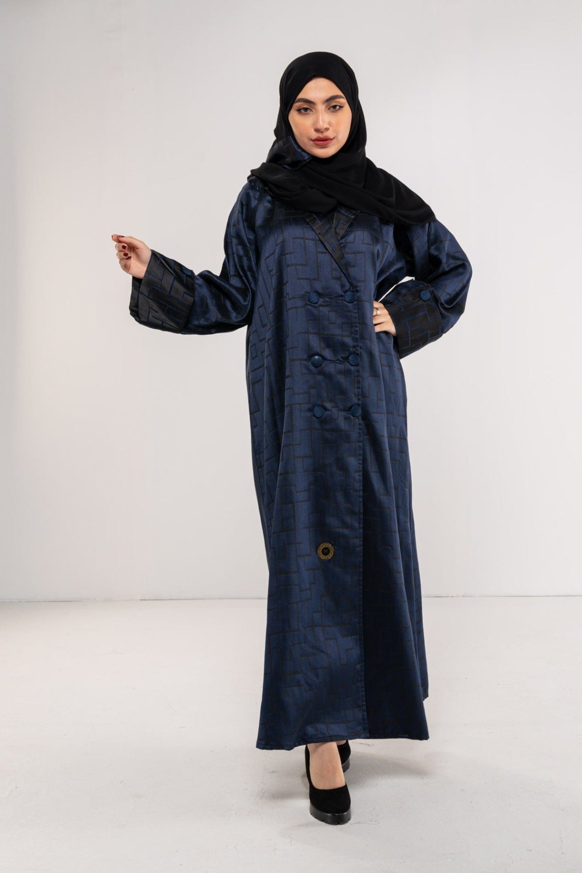 جوهرة عبايات مفتوحه كشخه بأزرار أمامية وقبة مميزة أزرق غامق