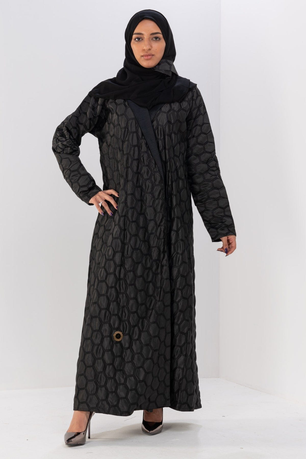 جوهرة عباية مفتوحة منقوشة كم طويلة أسود