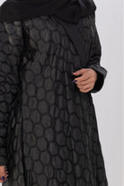 جوهرة عباية مفتوحة منقوشة كم طويلة أسود