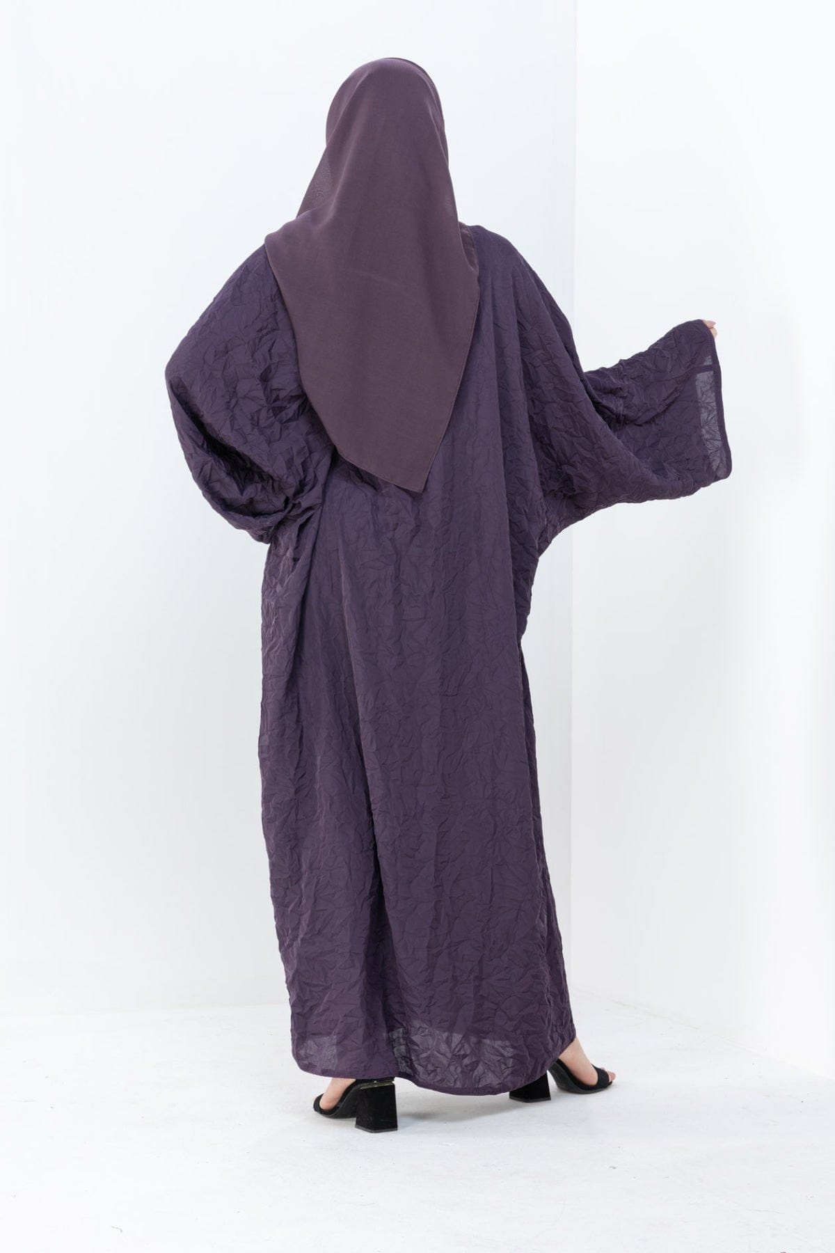 جوهرة عباية بلاك بيري إماراتي مفتوحة لف سادة بنفسجي