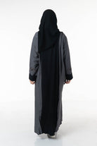 جوهرة عباية كتان لونين مطرزة على الجانبين كم طويل أسود