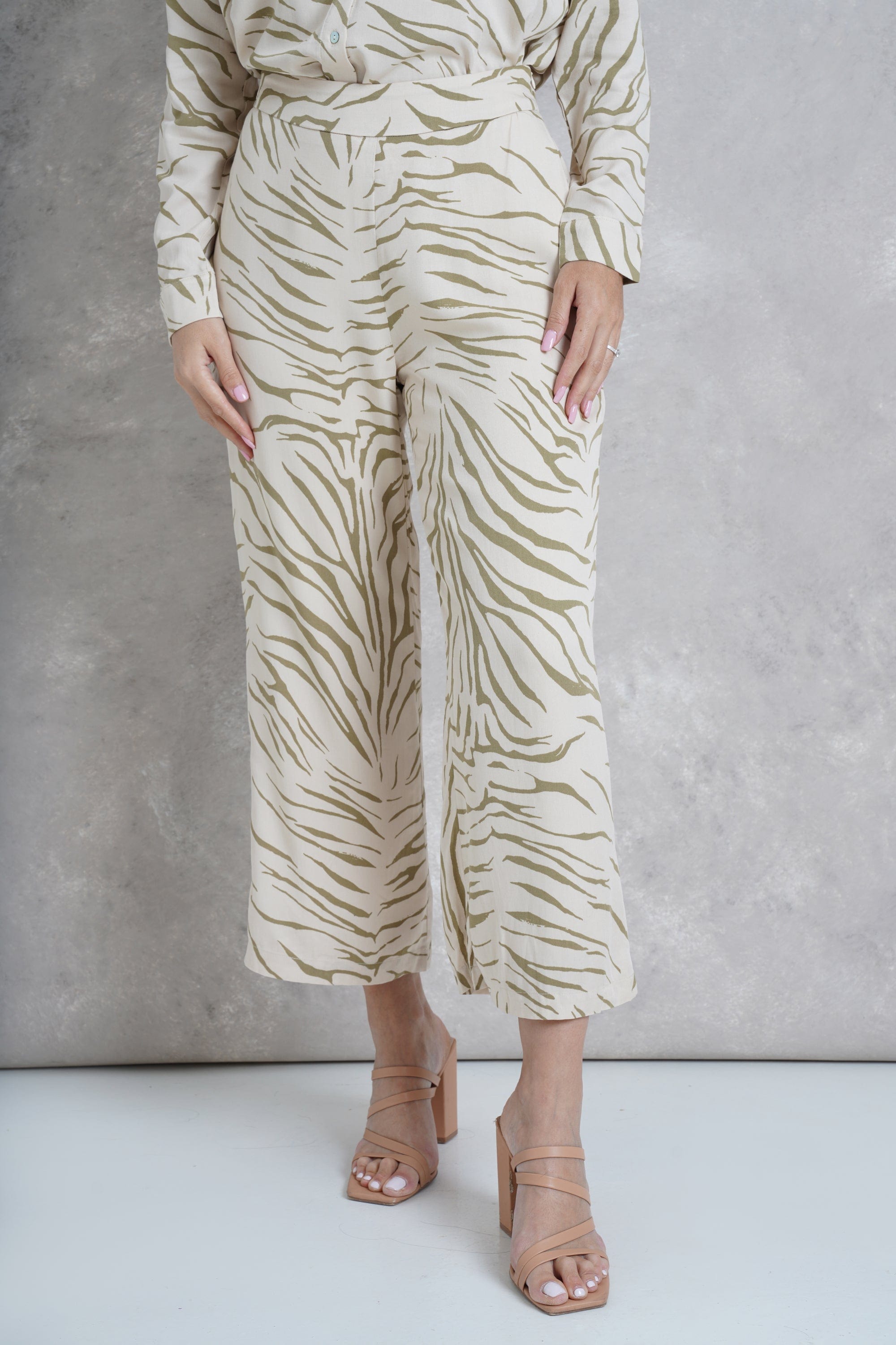 داليدرس بنطلون منقوش وايد ليج وسط مرتفع طويل نسائي