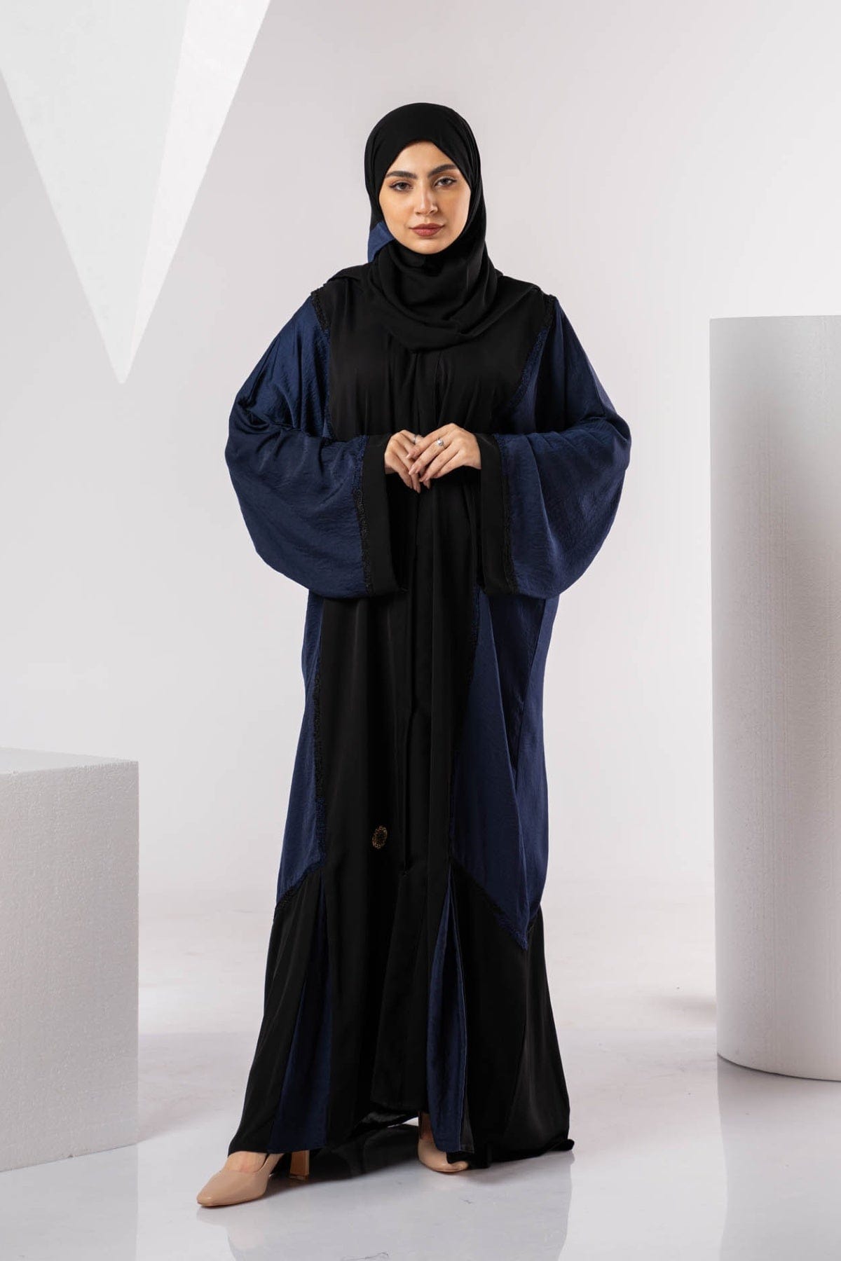 جوهرة عبايه بأكمام واسعه للنساء مع فاصل كروشيه أسود