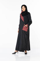 جوهرة عبايه كلاسيكية من جلد الغزال بأكمام ضيقة أسود