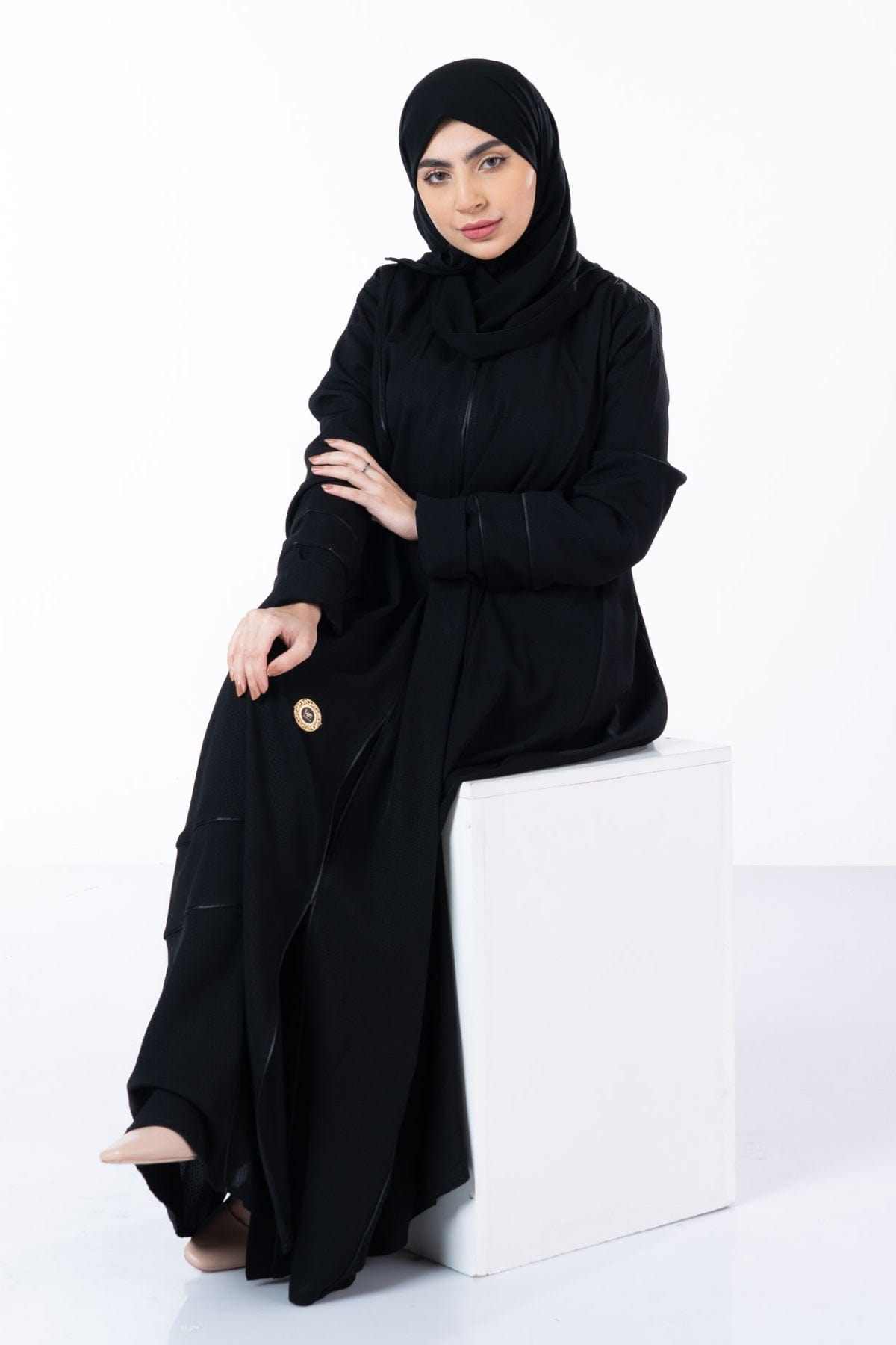 جوهرة عباية كريب بنمط مخطط بطبعة مربعات كلاسيكية أسود