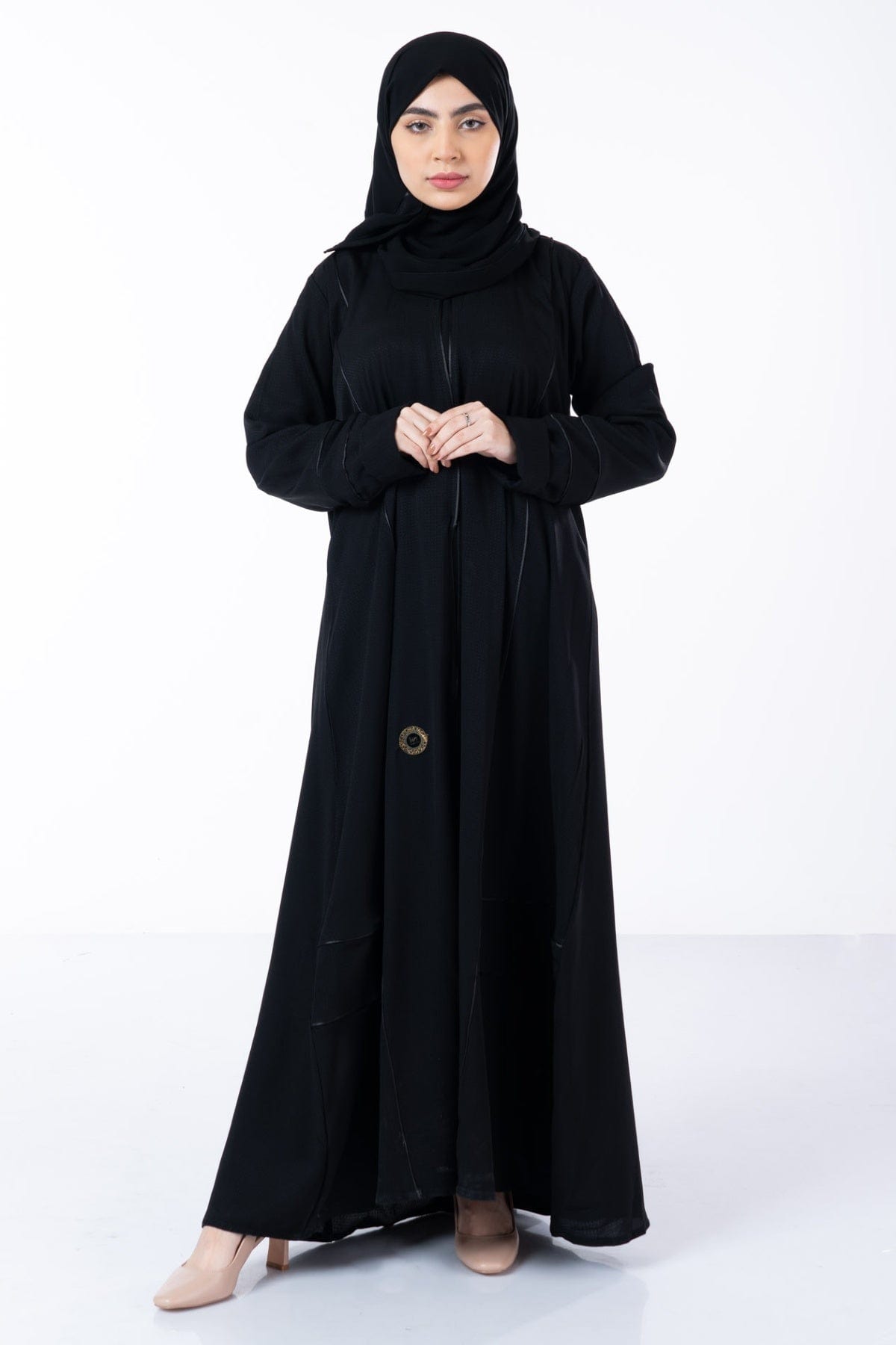 جوهرة عباية كريب بنمط مخطط بطبعة مربعات كلاسيكية أسود