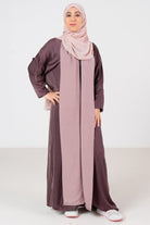 جوهرة عباية كلاسيك حرير مغسول بتطريز كم طويل وردي