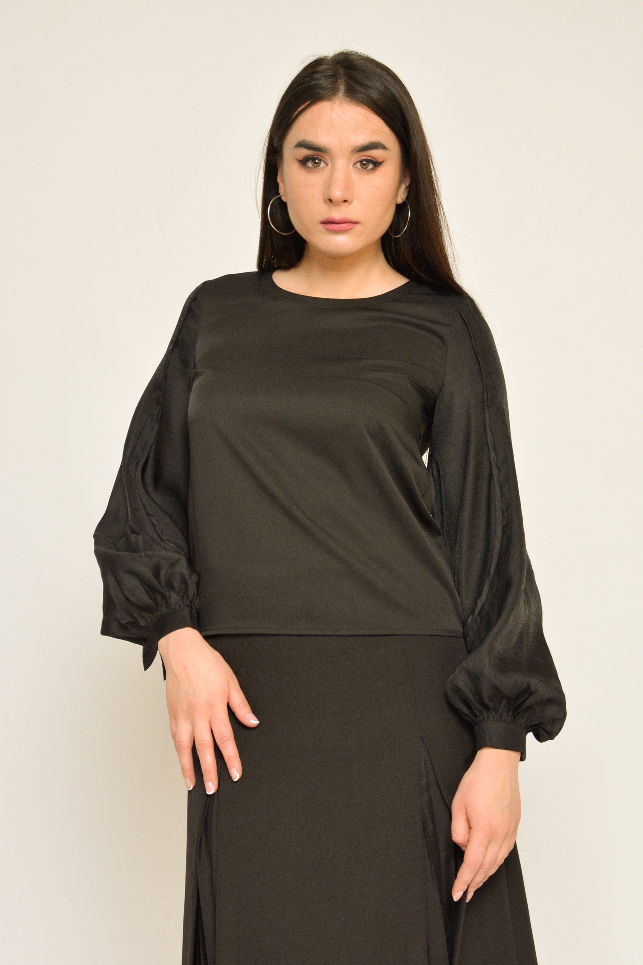 نتشي بلوزة سادة بكم طويل بف وأساور نسائي