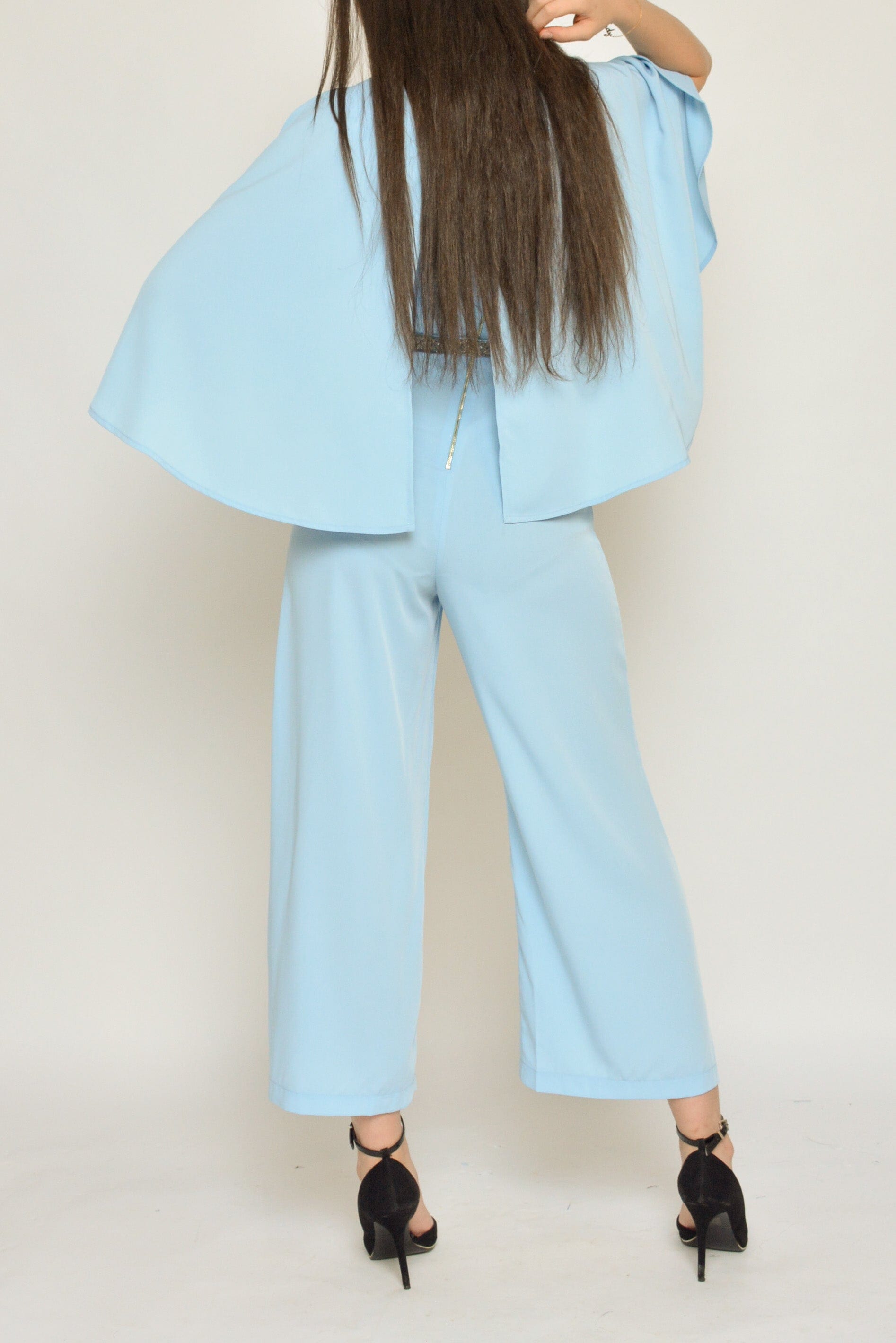 نتشي جمبسوت نسائي بأكمام فراشة بحزام علي الخصر