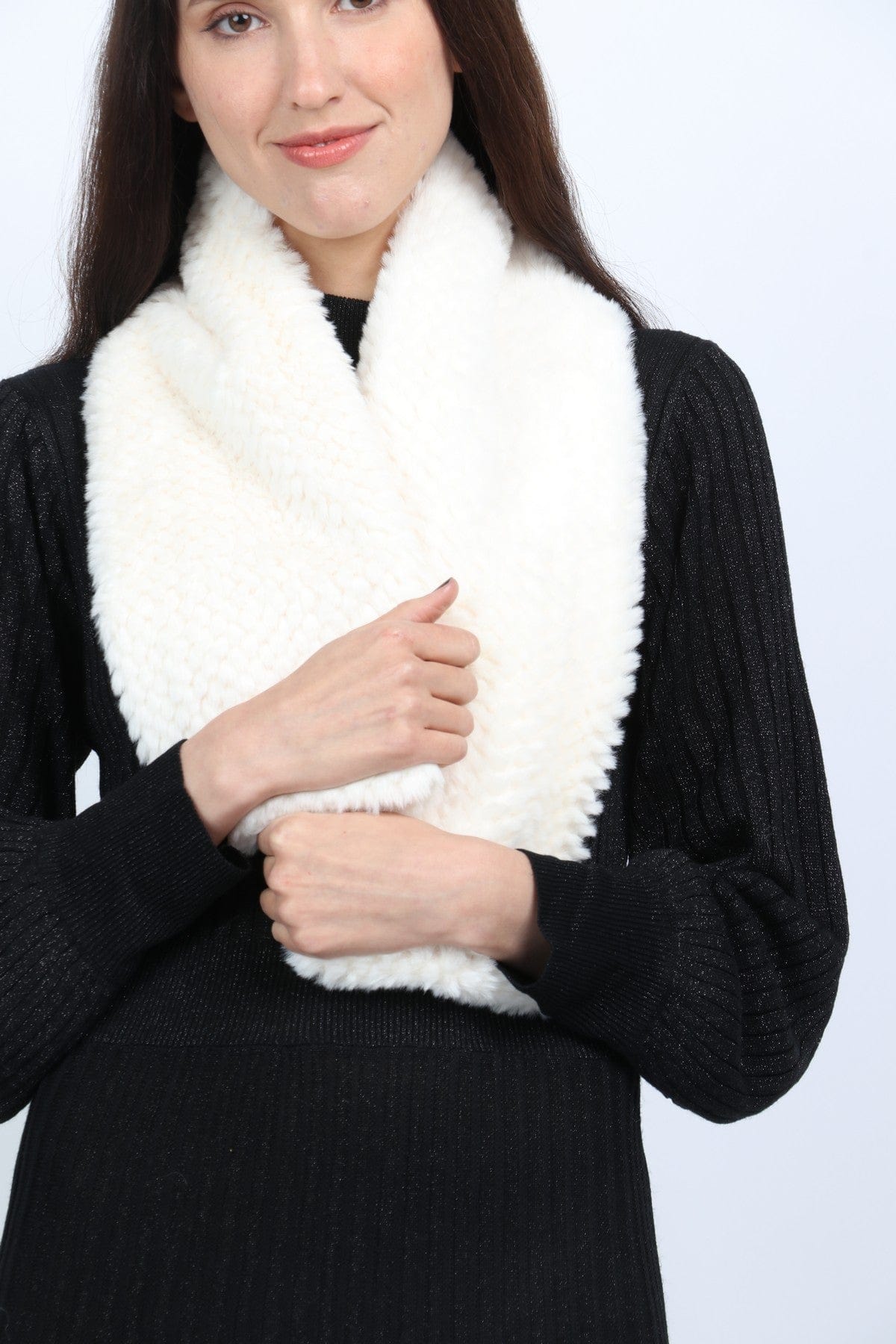 نتشي وشاح فرو نسائي قصير