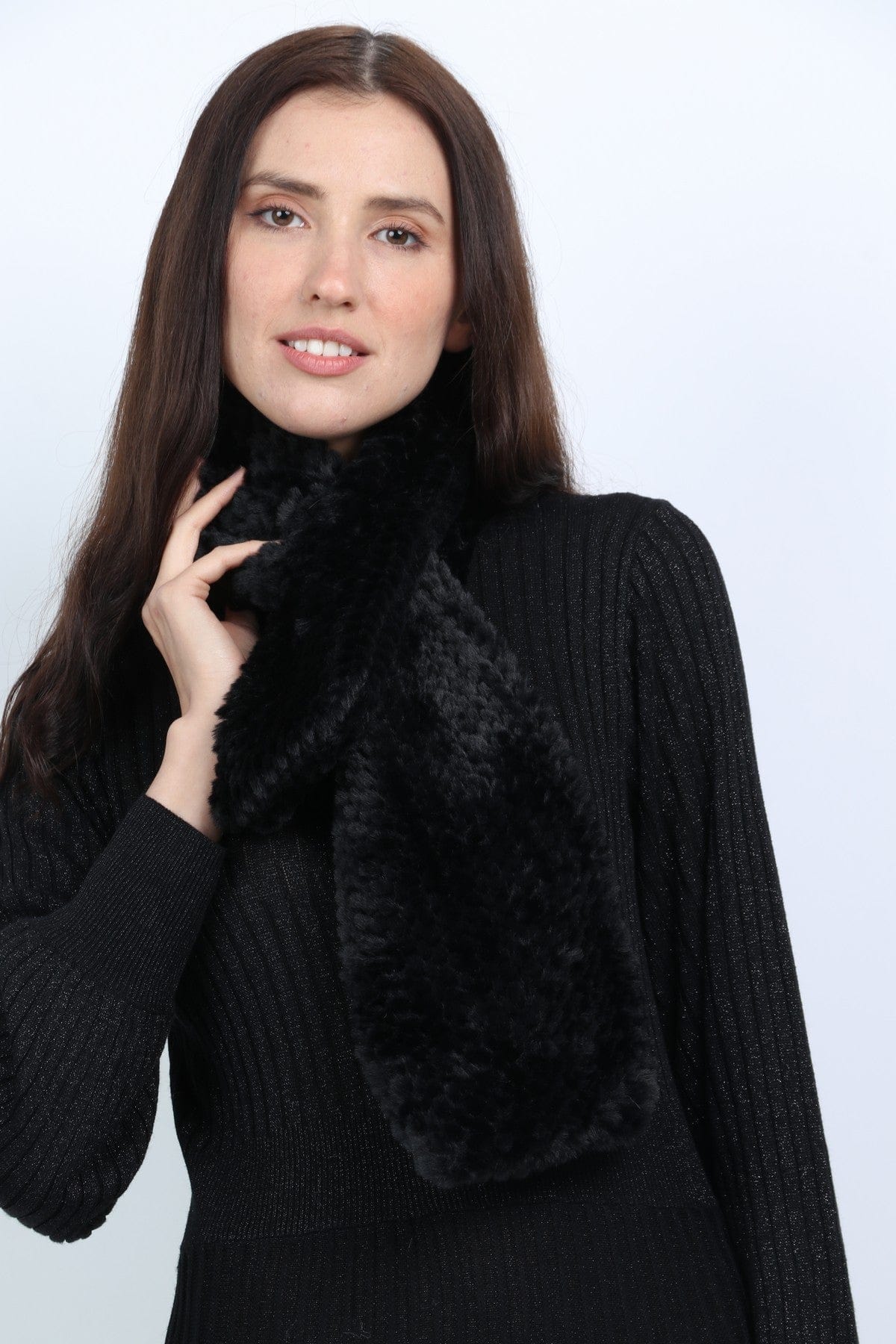 نتشي وشاح فرو نسائي قصير