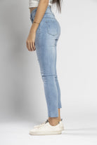 نتشي بنطلون جينز سكيني مصمم مع قطع طويل نسائي