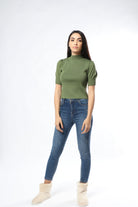 نتشي بلوزة سادة بعنق مرتفع بأكمام قصيرة بف