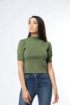 نتشي بلوزة سادة بعنق مرتفع بأكمام قصيرة بف